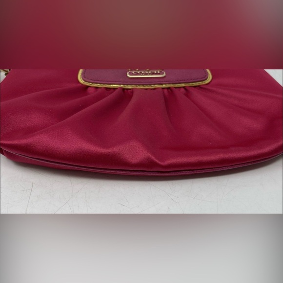 COACH AMANDA SATIN CAPACITY WRISTLET MAGENTA AND GOLD SATIN 42032 $118 NEW - Picture 3 of 14